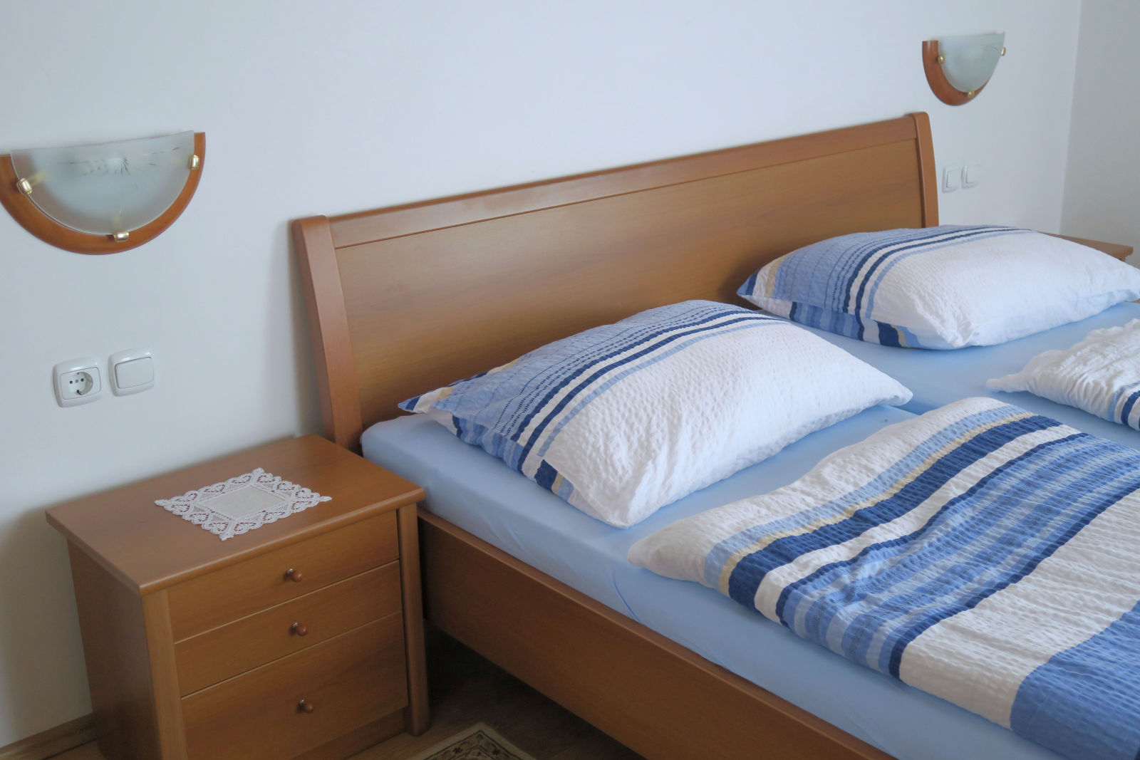 The comfortable bed in the first bedroom of the Fine Stay Bled apartment in Lake Bled, Slovenia
