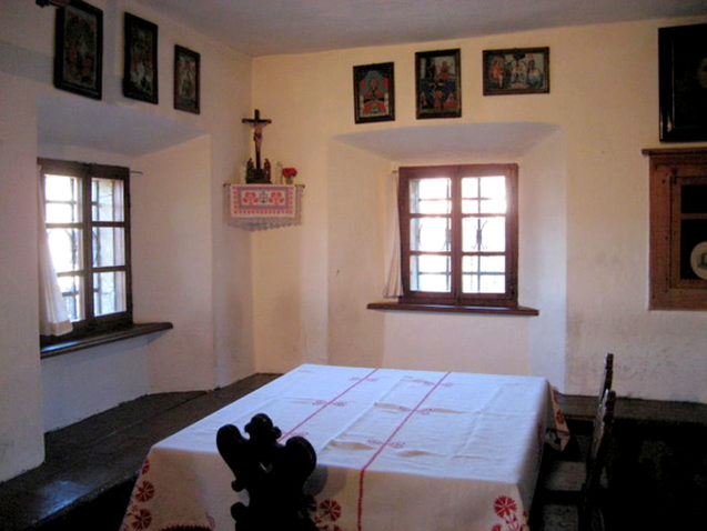 presern-birth-house-table