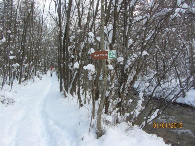 Trim trail of the Zavrsnica recreation park in winter