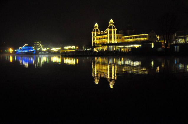 lake-woerthersee-castle-velden-night