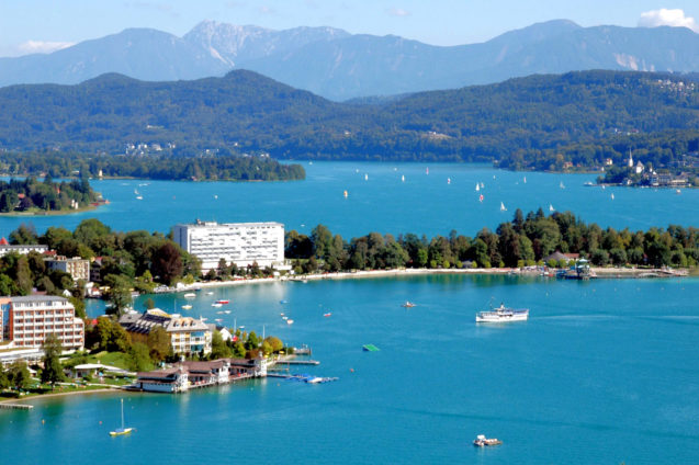 lake-woerthersee-tourist-ship