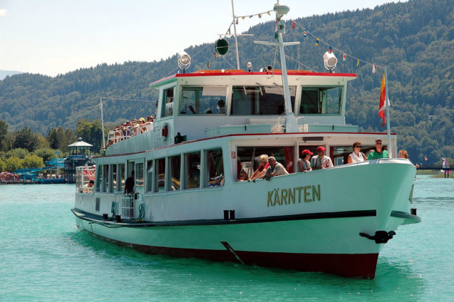 lake-woerthersee-tourist-ship-kaernten