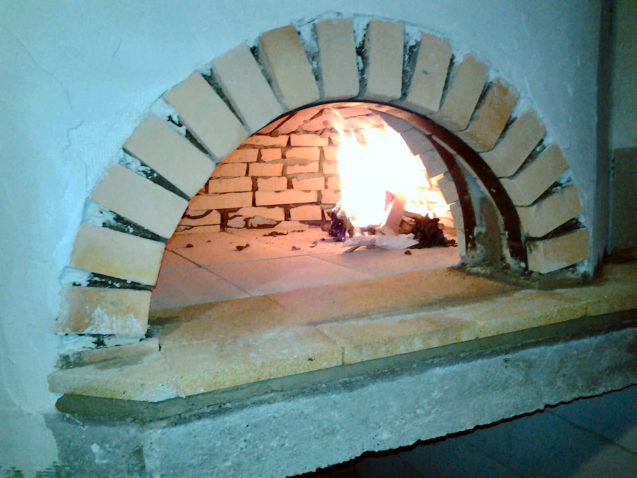 pizzeria-pri-daretu-wood-fired-pizza-oven