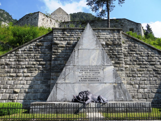 Along the road to Predel Pass stands a stone pyramid with a bronze statue of dying lion