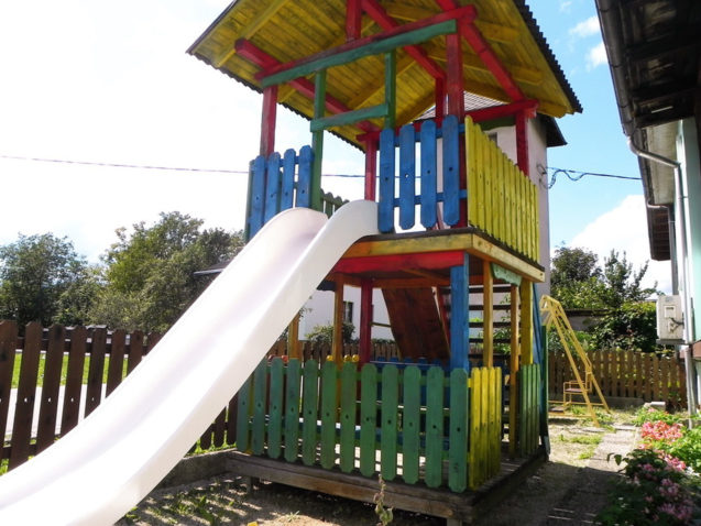 restaurant-knafel-childrens-playground-zirovnica