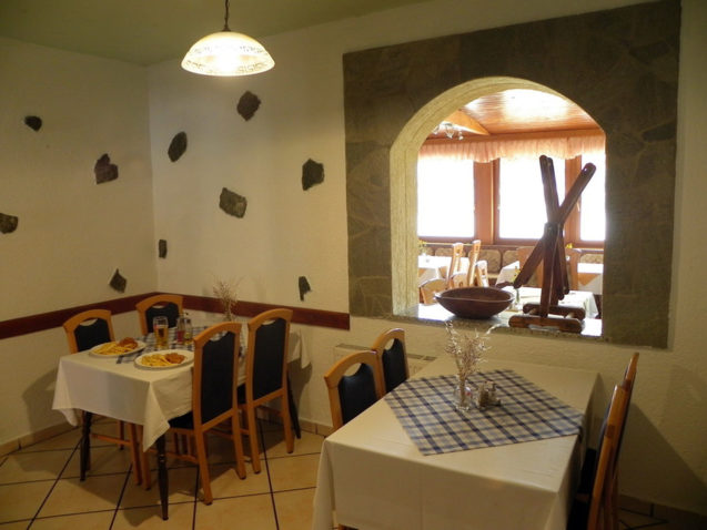 restaurant-knafel-inside-03-zirovnica