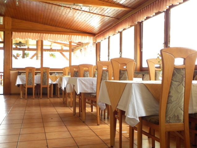 restaurant-knafel-inside-07-zirovnica