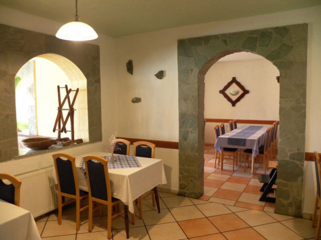 restaurant-knafel-inside-zirovnica