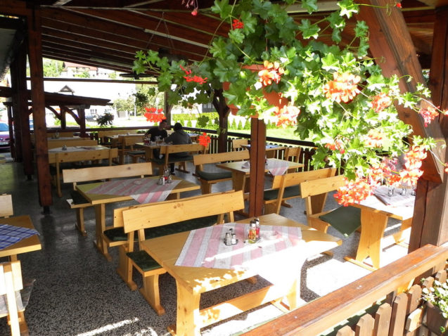 restaurant-knafel-terrace-zirovnica