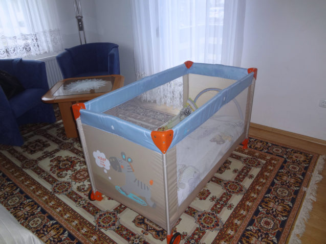 A baby bed in Apartments Fine Stay Bled in Slovenia