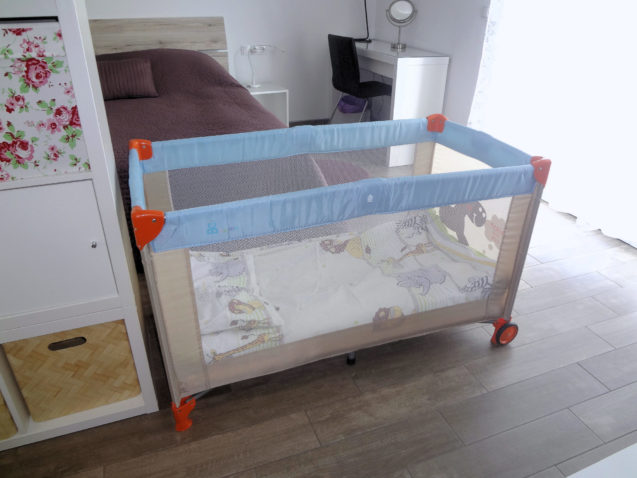 A baby bed in Fine Stay Apartments in Slovenia