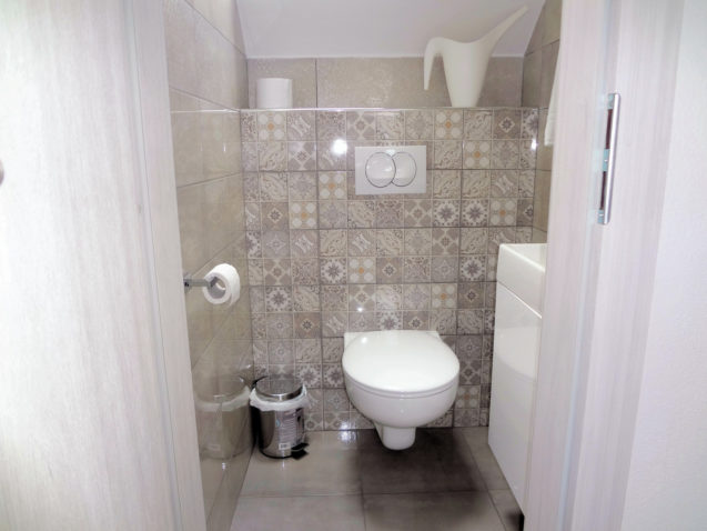 A separate toilet in Modern Apartment With Balcony, Apartments Fine Stay