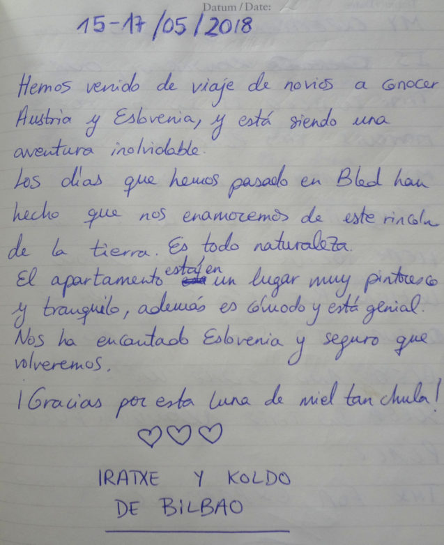 A note in Spanish from a couple from Spain who stayed in the Modern Apartment With Balcony at Apartments Fine Stay in May 2018