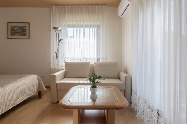 A very comfortable three-seater-sofa and a brand new air-con at the accommodation Apartments Fine Stay Bled