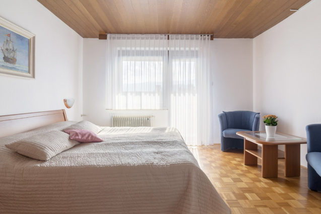 A very comfortable king-size bed at Apartments Fine Stay Bled in Slovenia