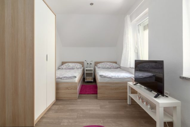 Twin beds in the second bedroom of Modern Apartment With Balcony, Apartments Fine Stay