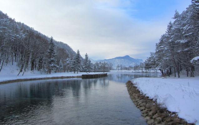 Lake Zavrsnica and the Slovenian Alps in winter