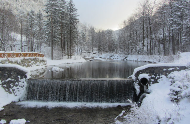 The Zavrsnica stream with snow around