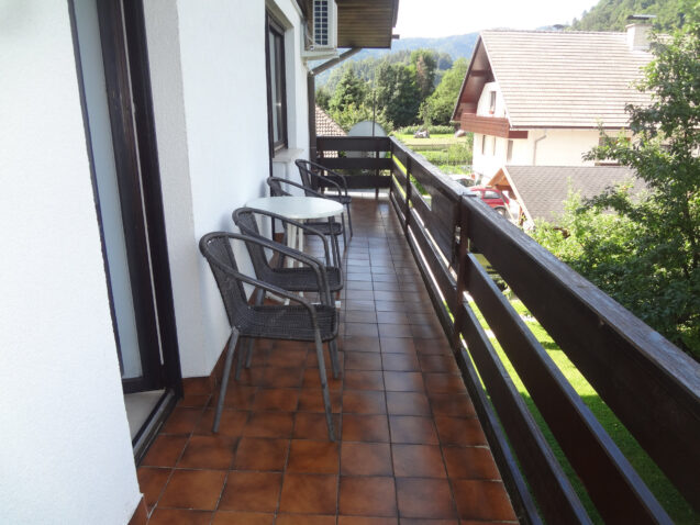 Apartments Fine Stay Bled and a large balcony with castle view