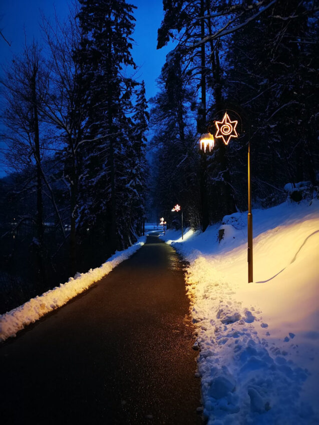 Path around Lake Bled in the Christmas season